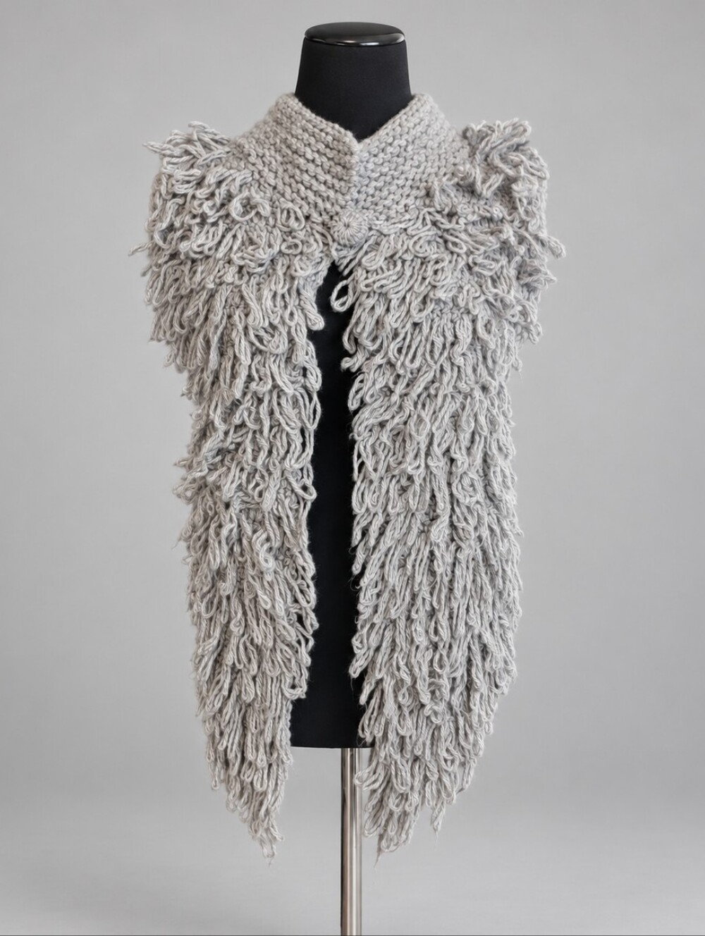 THEME Shaggy Fringe Grey Knit Vest – Size L